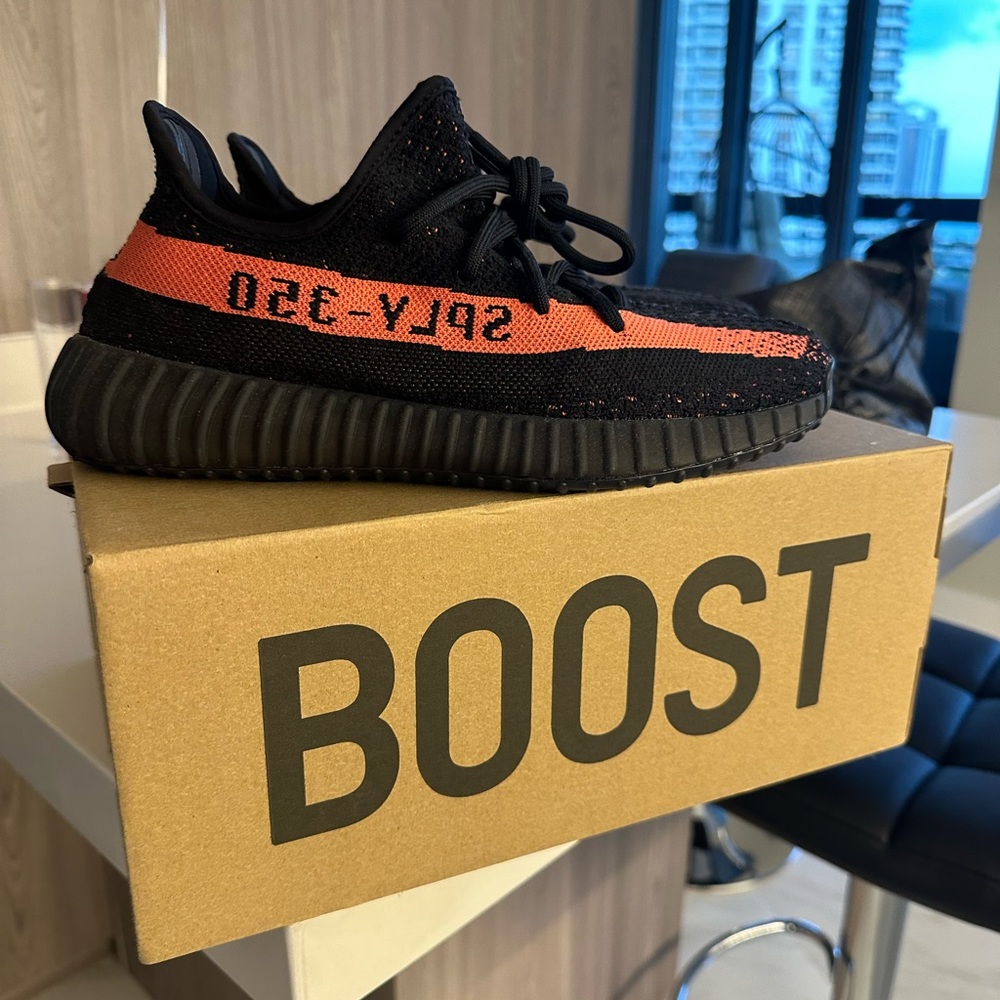NEW Yeezy 350 VS size 7 1/2